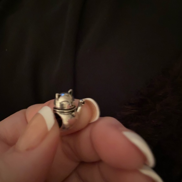 Asian waving good luck kitty made of silver and fits charm bracelet like Pandora - Picture 2 of 5